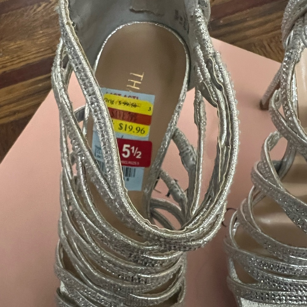 Silver shoes - Picture 2 of 4